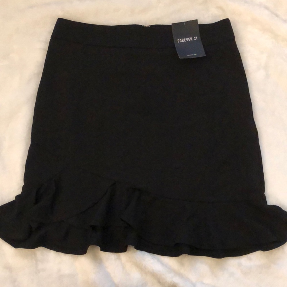 Black flouncy/ruffle bottom mini skirt. Forever 21